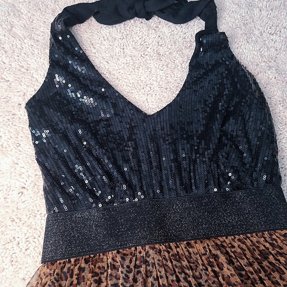 Rachael And Chloe Open Back Sequin Mini Short and lined Dress. Size small - Picture 3 of 6